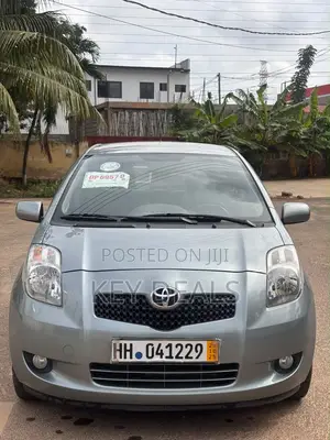 Toyota Yaris Base Hatchback 5dr 2010 Gray