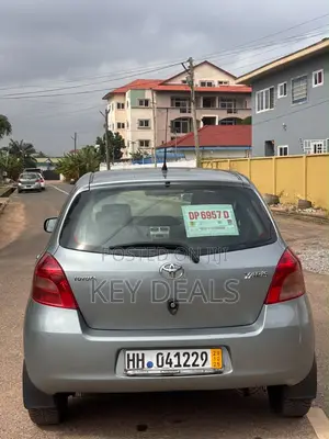 Toyota Yaris Base Hatchback 5dr 2010 Gray