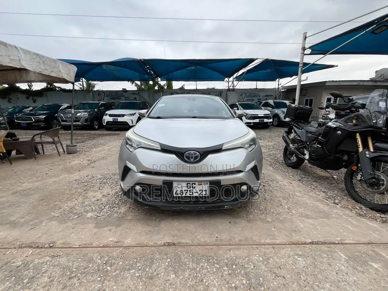 Toyota C-HR XLE FWD Sport Utility (2.0L 4cyl 2AM) 2018 Silver