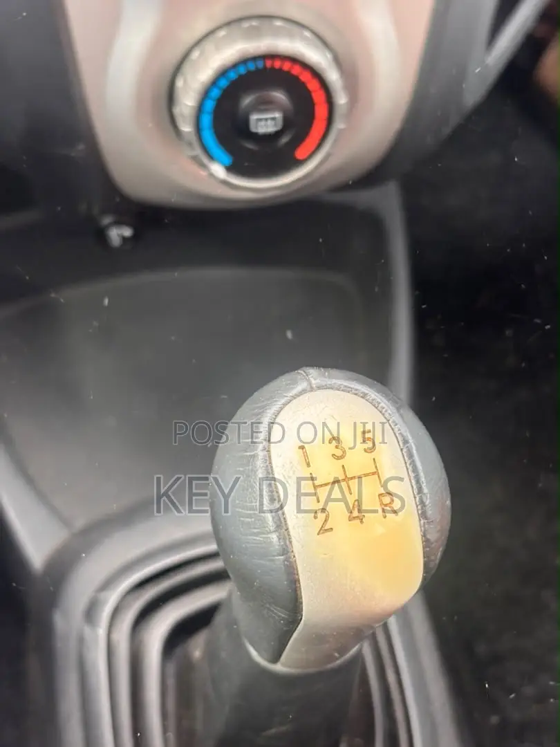 Toyota Yaris Base Hatchback 5dr 2010 Gray