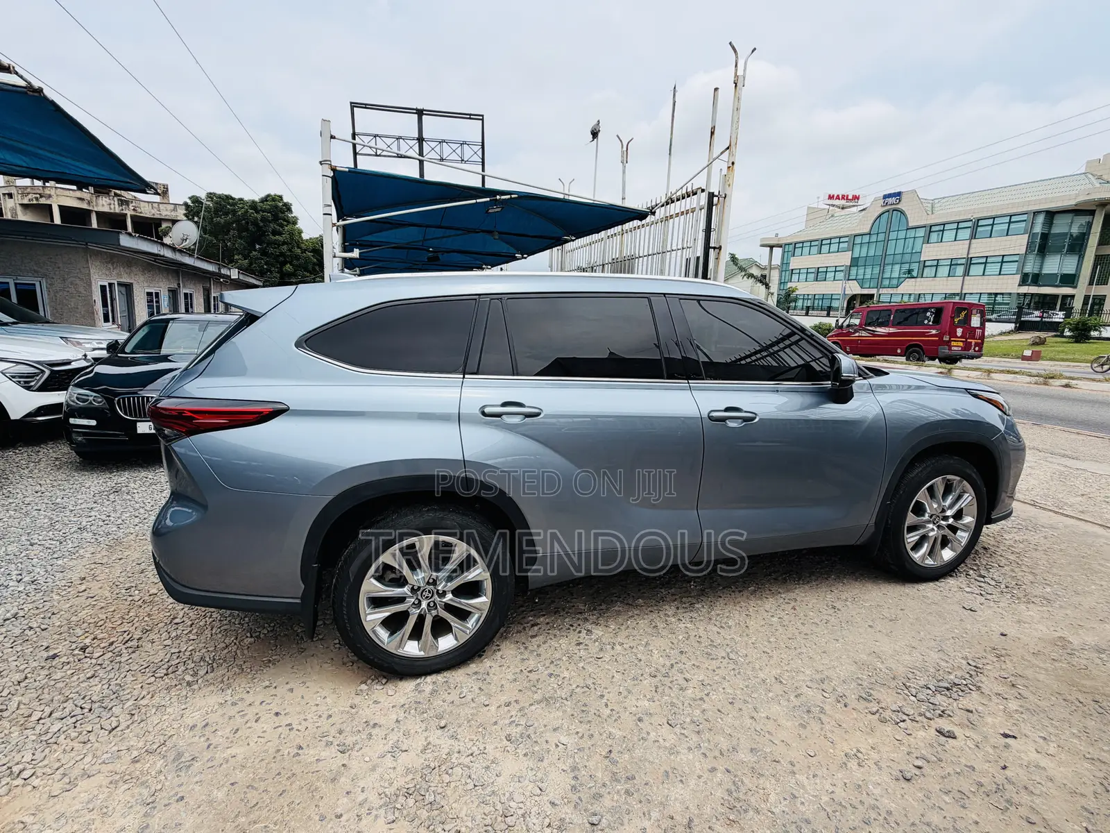 Toyota Highlander Limited AWD 2023 Blue
