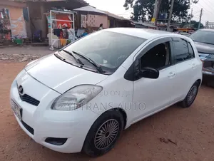 Toyota Vitz 2010 White