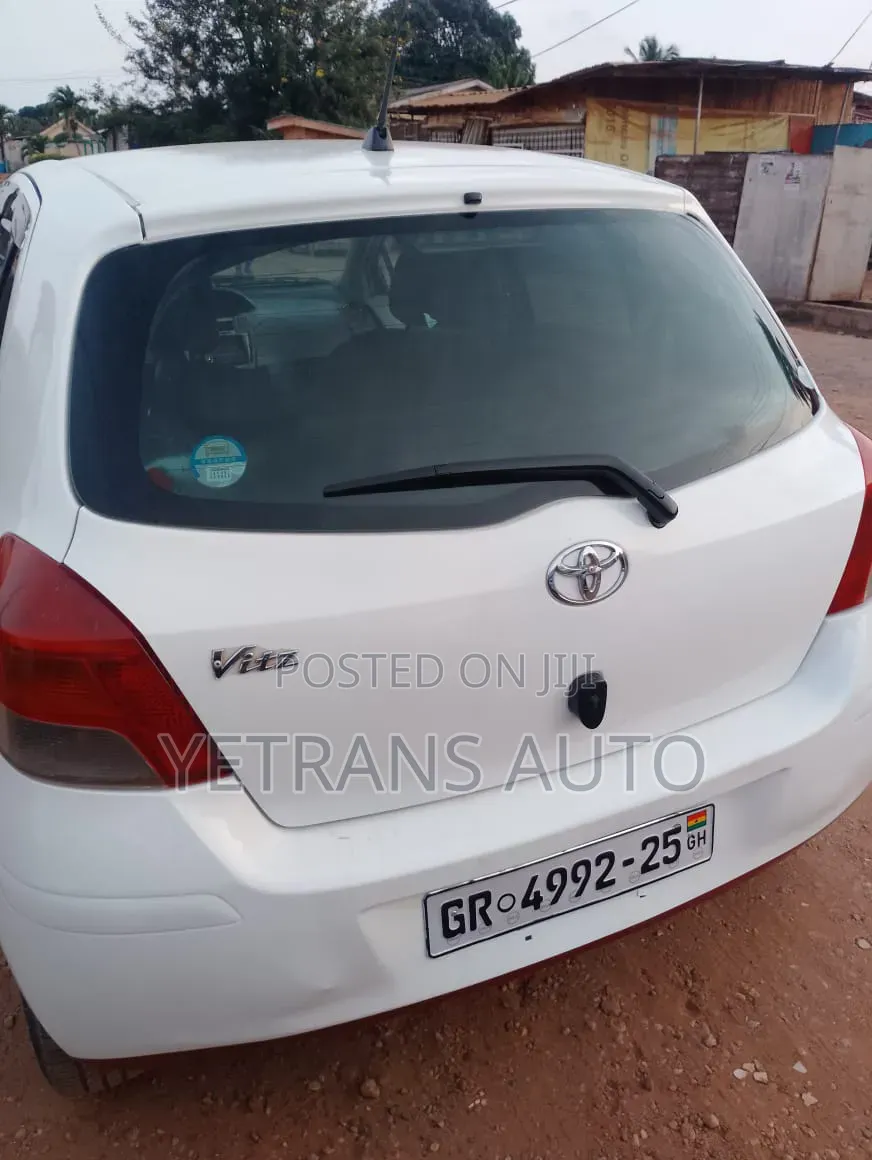 Toyota Vitz 2010 White