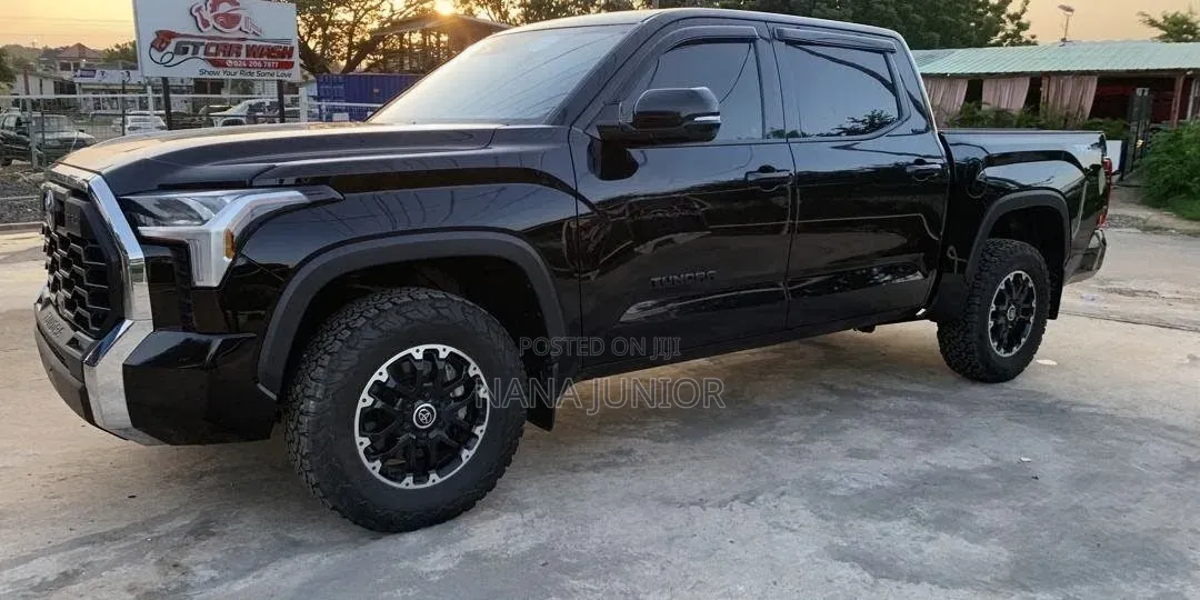 Toyota Tundra 2024 Black
