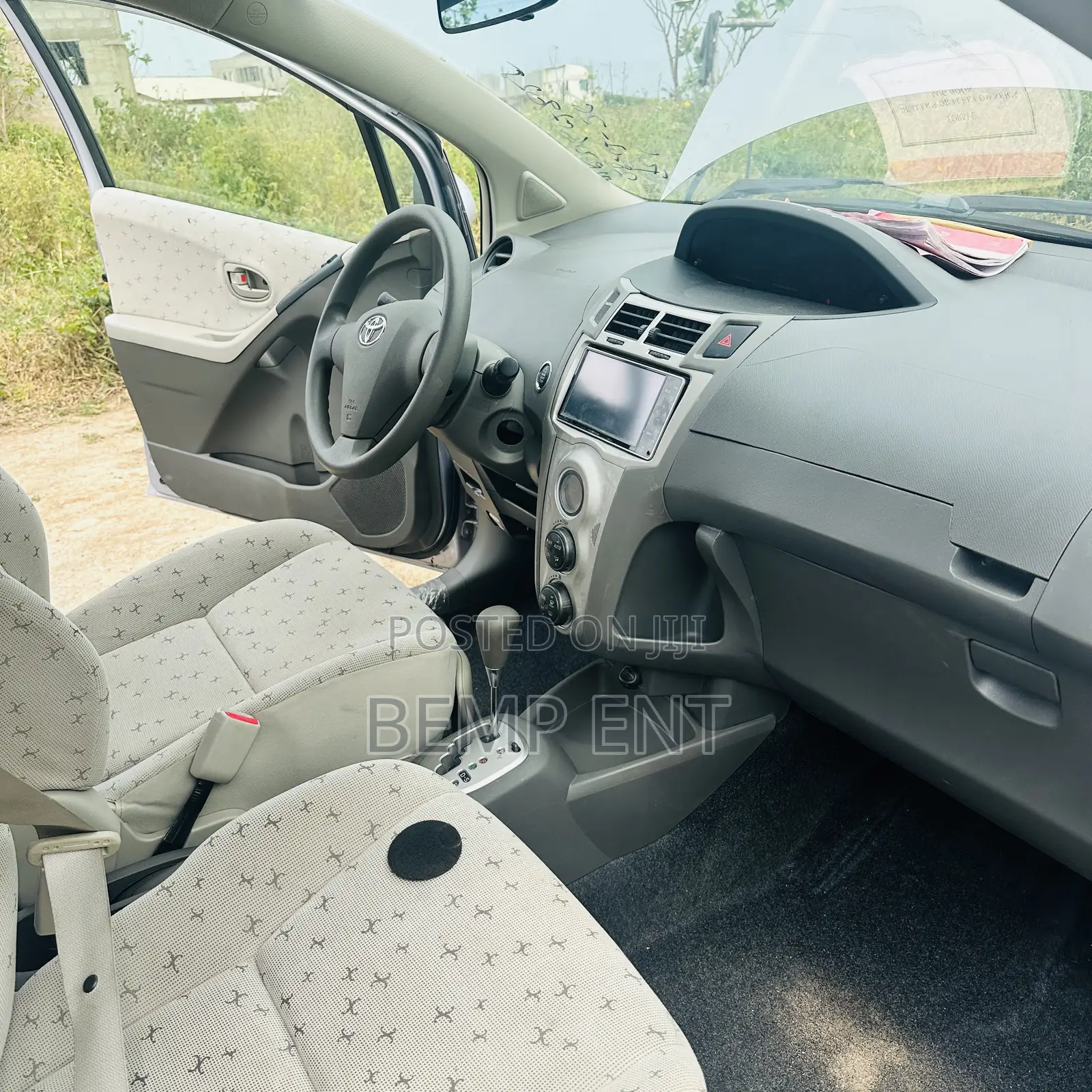 Toyota Vitz 1.3 FWD 5dr 2010 Gray