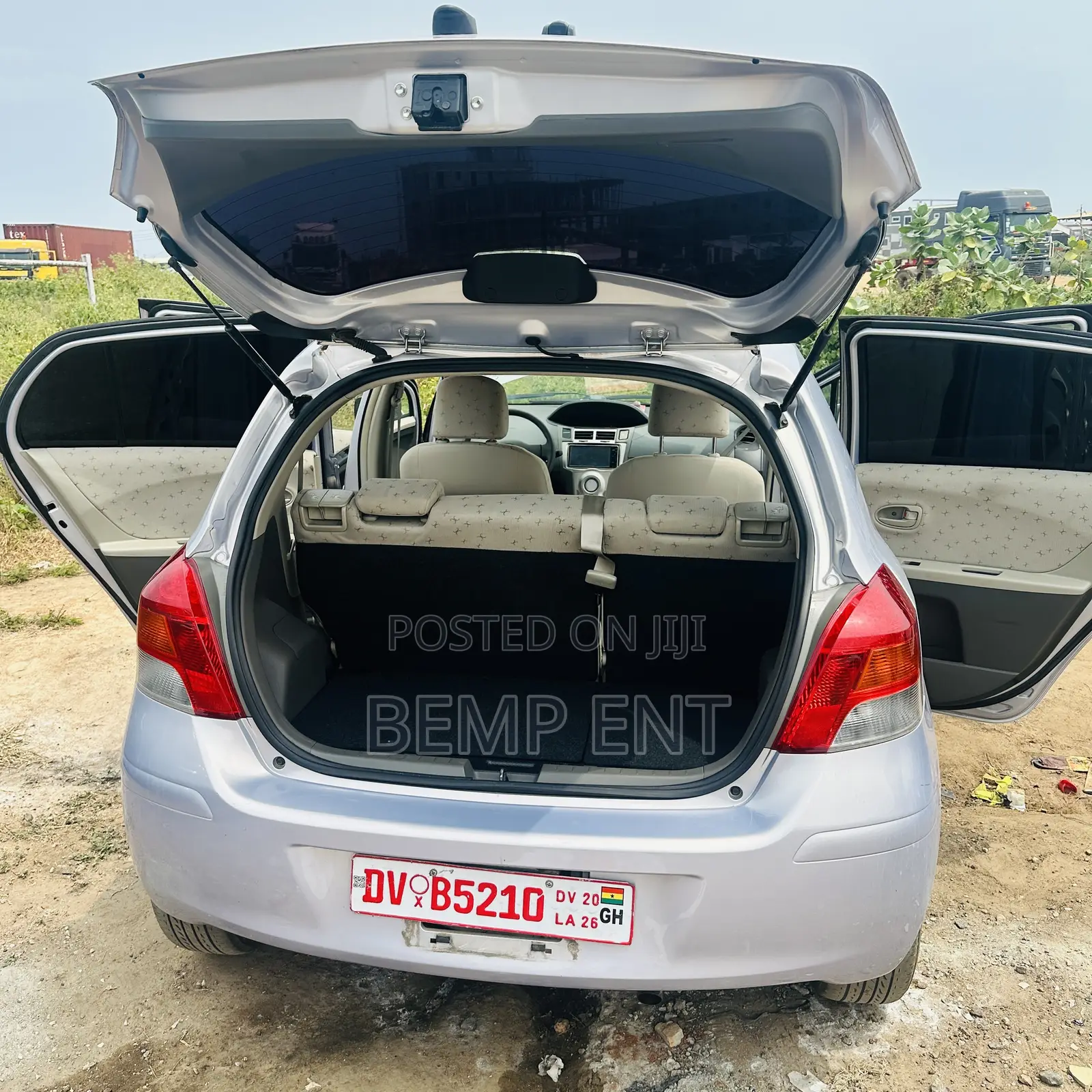 Toyota Vitz 1.3 FWD 5dr 2010 Gray