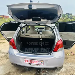 Toyota Vitz 1.3 FWD 5dr 2010 Gray