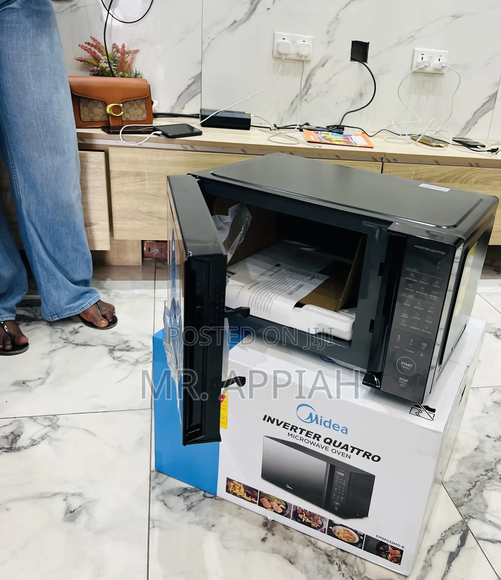 Well Built Midea EM9P032MO-B Inverter Quattro Microwave(Countertop) 