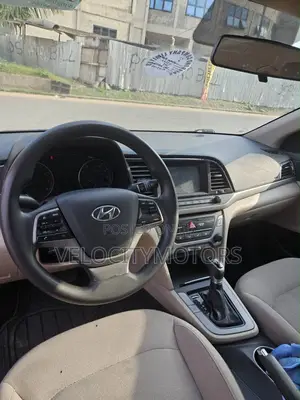 Hyundai Elantra SE Sedan FWD (2.0L 4cyl 6M) 2017 Black