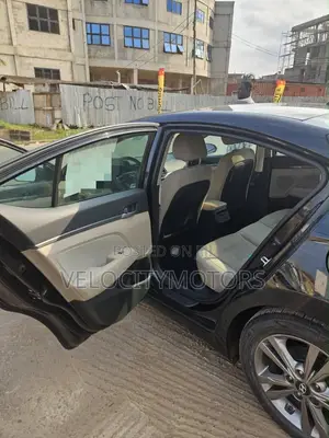 Hyundai Elantra SE Sedan FWD (2.0L 4cyl 6M) 2017 Black