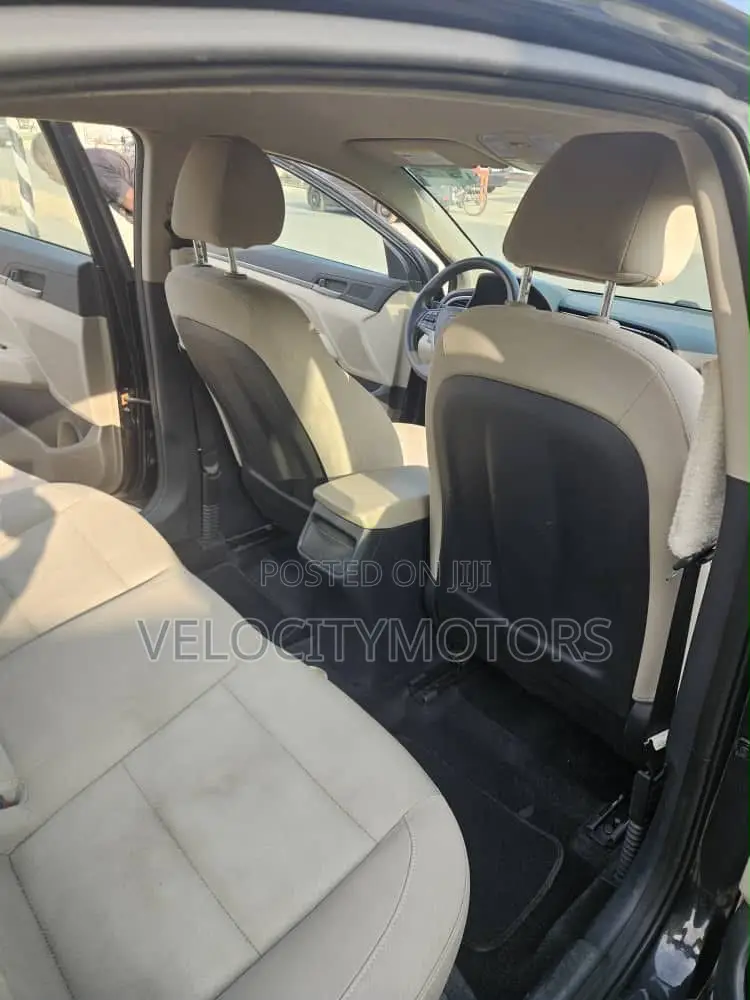 Hyundai Elantra SE Sedan FWD (2.0L 4cyl 6M) 2017 Black