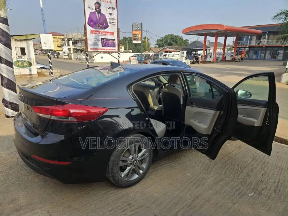 Hyundai Elantra SE Sedan FWD (2.0L 4cyl 6M) 2017 Black