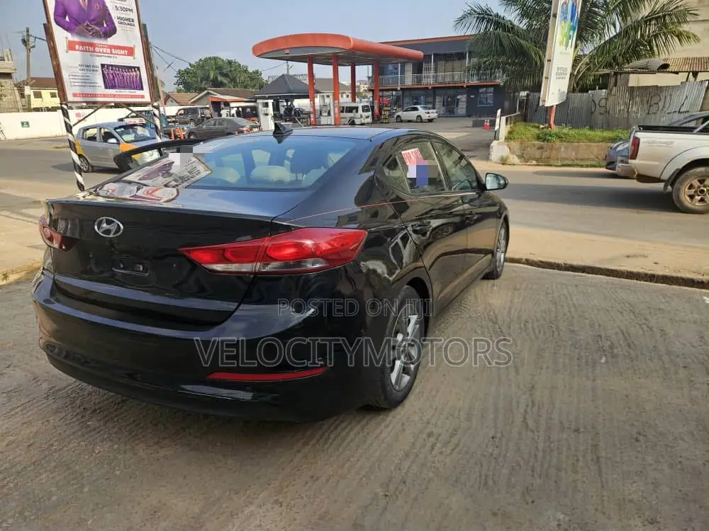 Hyundai Elantra SE Sedan FWD (2.0L 4cyl 6M) 2017 Black