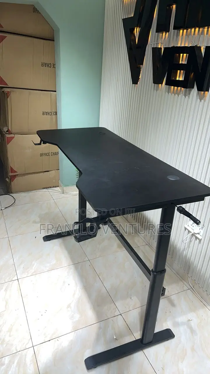Standing/ Adjustable Gaming Desk (1.4m)