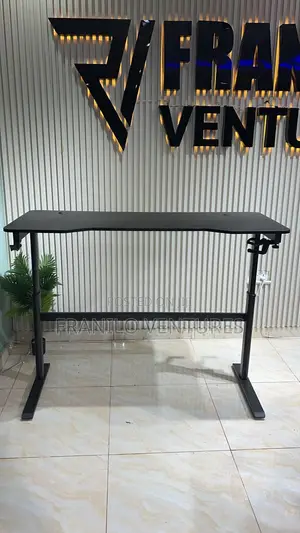 Standing/ Adjustable Gaming Desk (1.4m)