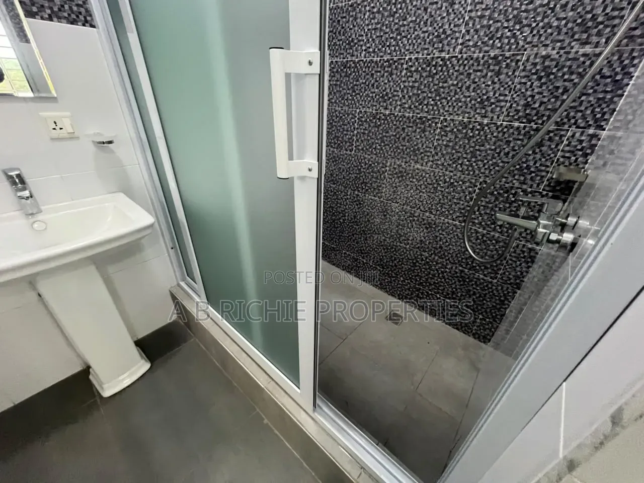 3bdrm Apartment in Ab Richie Properties, Tseaddo for rent