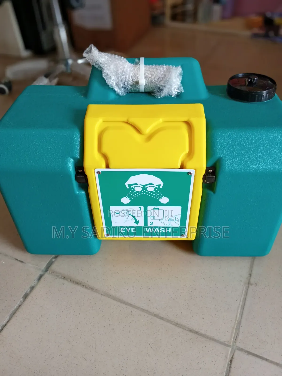 Emergency Portable Eye Wash Station (8 Gallons)