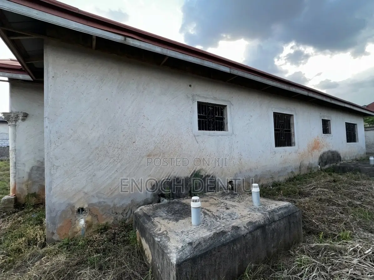 6bdrm House in Kumasi Metropolitan for sale