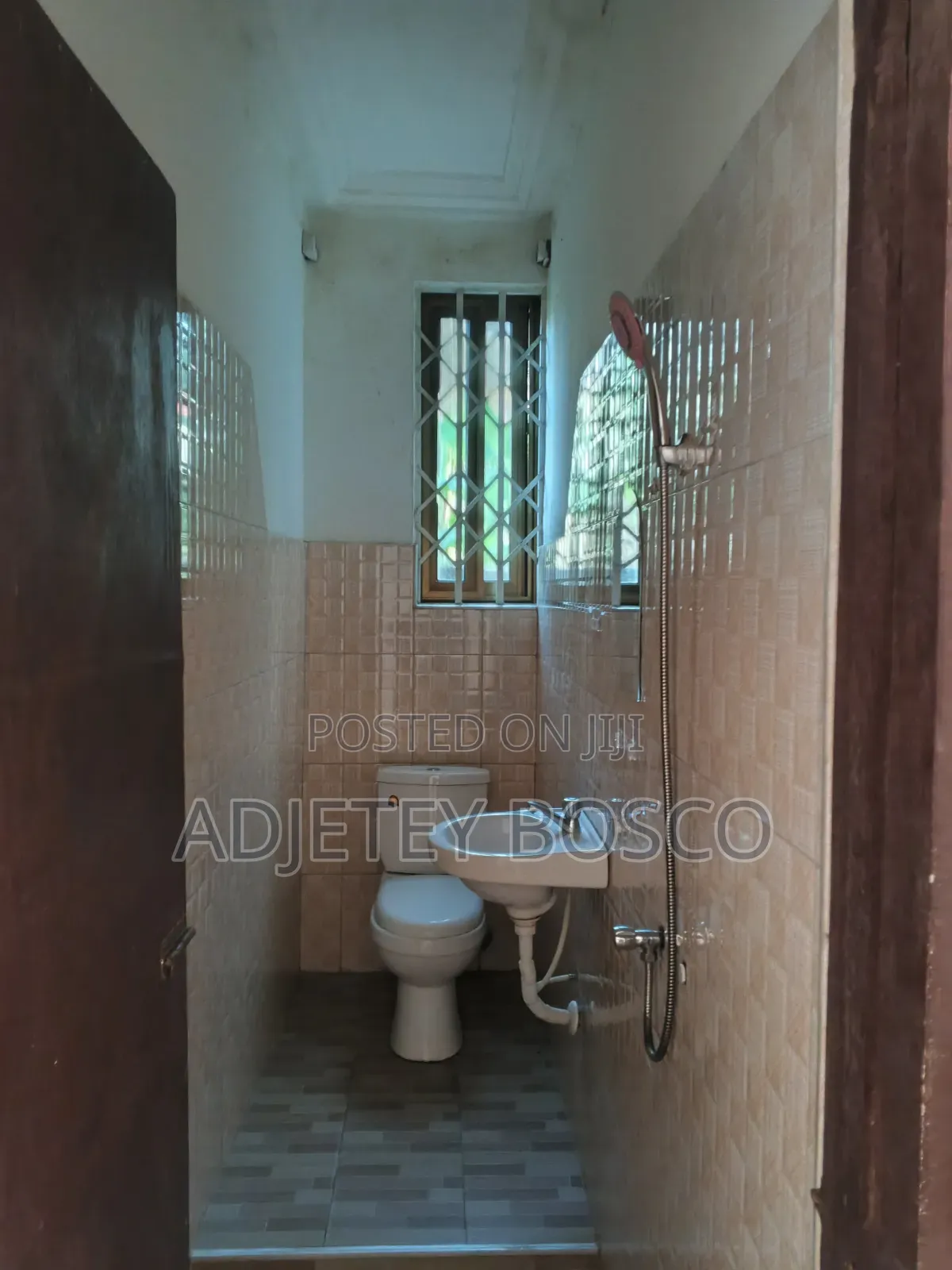 10bdrm House in My Brother, New Town for sale