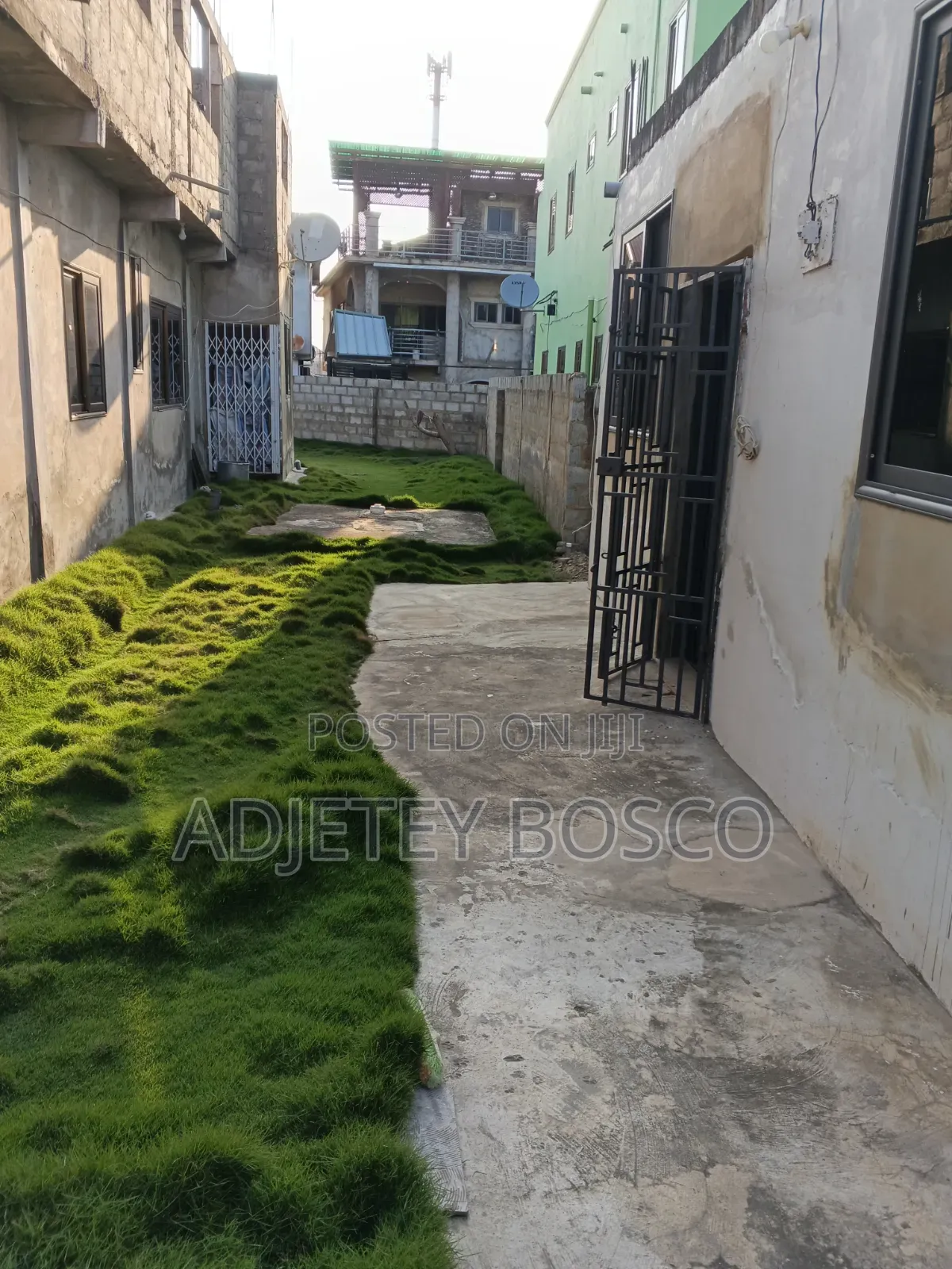 10bdrm House in My Brother, New Town for sale
