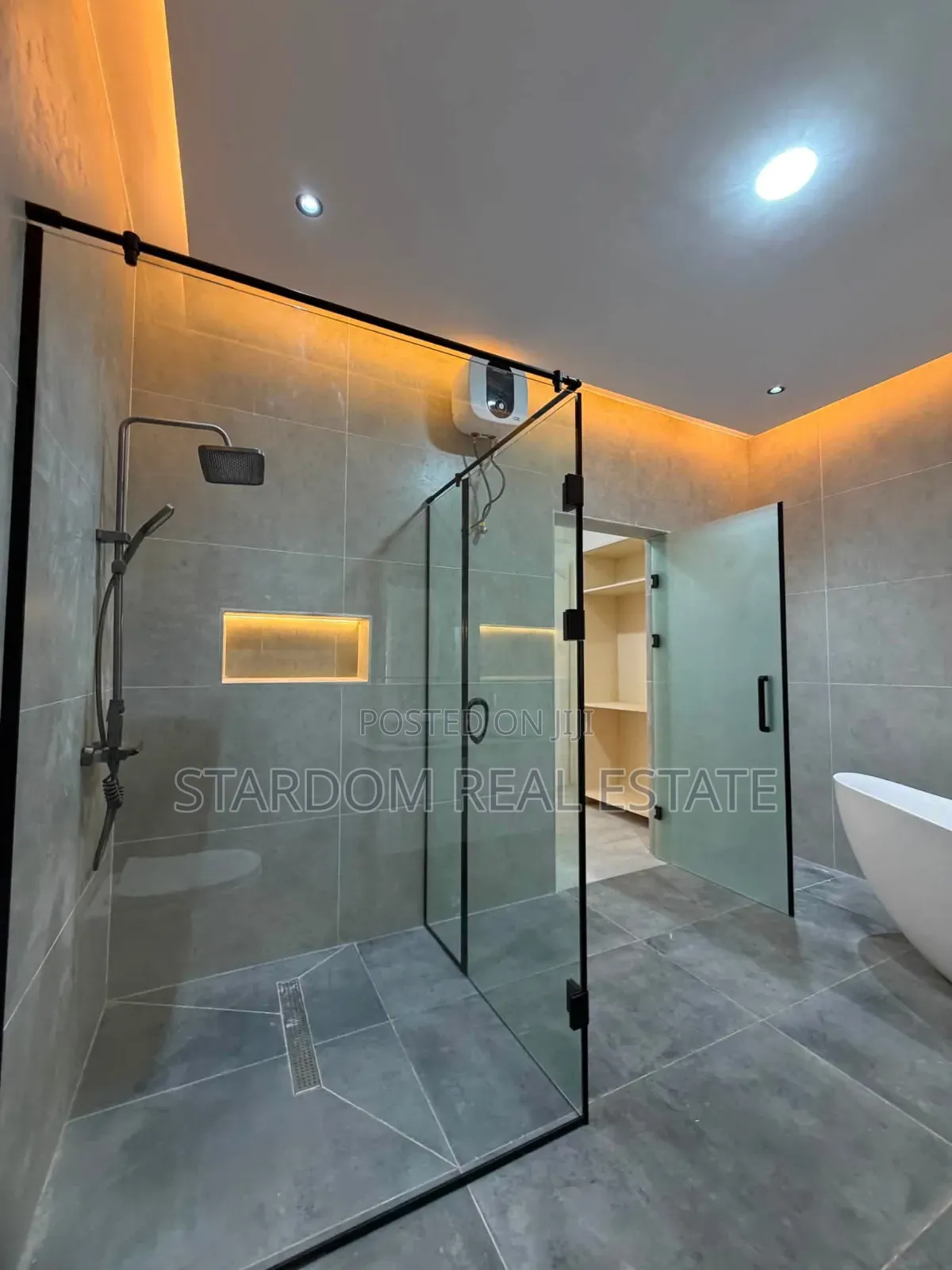 4bdrm Duplex in North Legon for sale