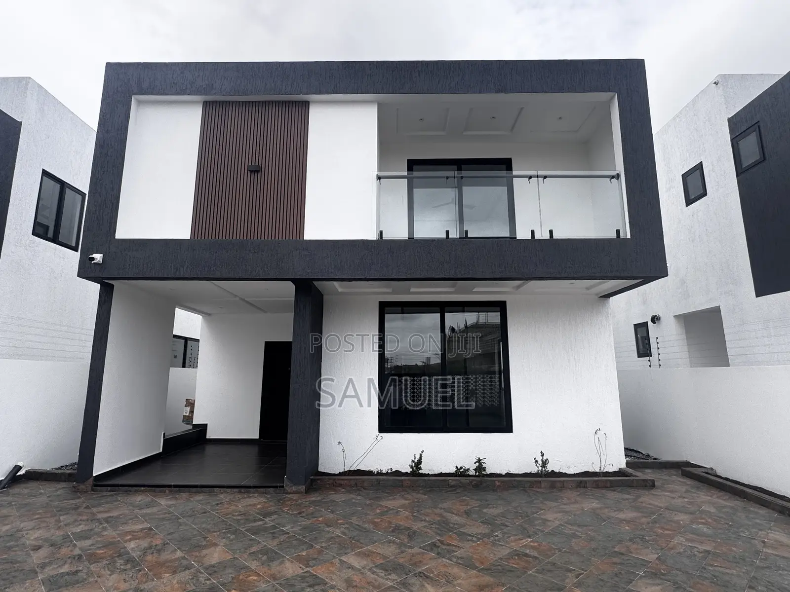 5bdrm Duplex in Manet Junction for sale