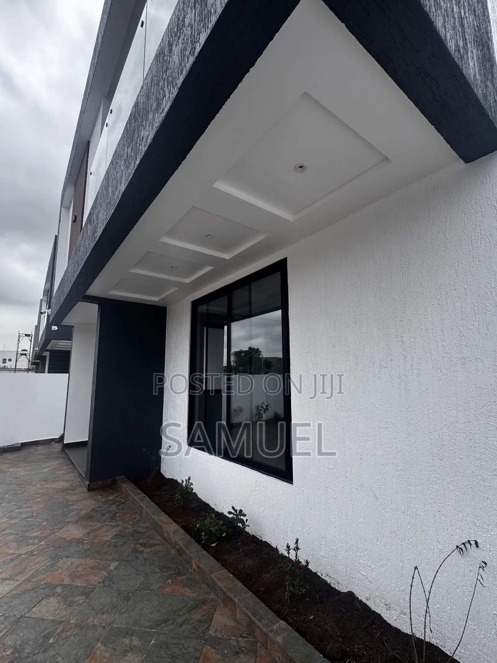 5bdrm Duplex in Manet Junction for sale
