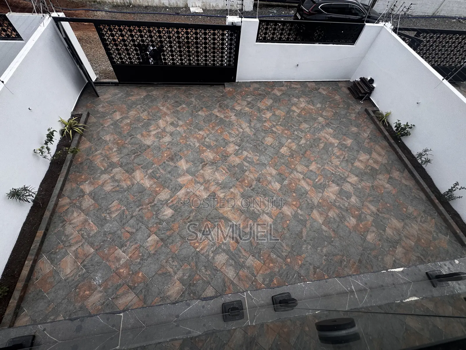 5bdrm Duplex in Manet Junction for sale