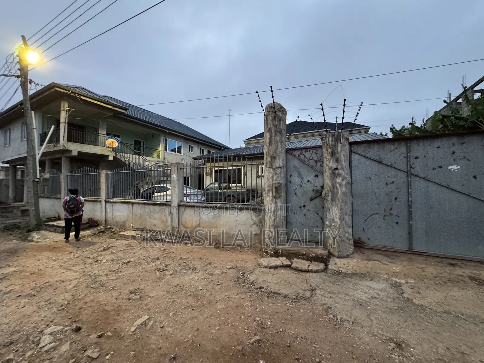 9bdrm House in Redtop, Weija for sale