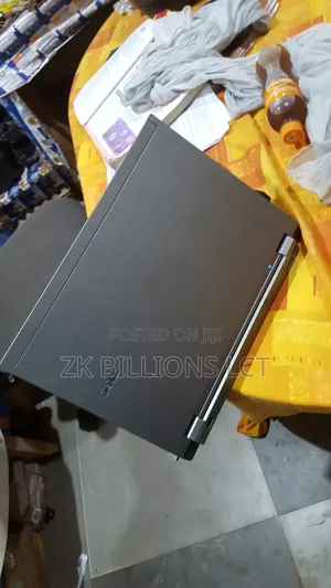Laptop Dell XPS 17 9700 6GB Intel Core i5 HDD 500GB