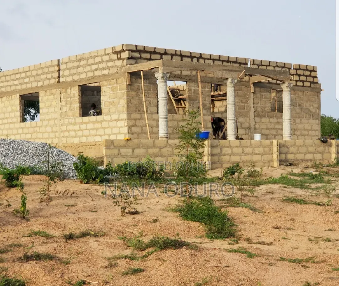 2bdrm House in Elvia Properties, Effutu Municipal for sale