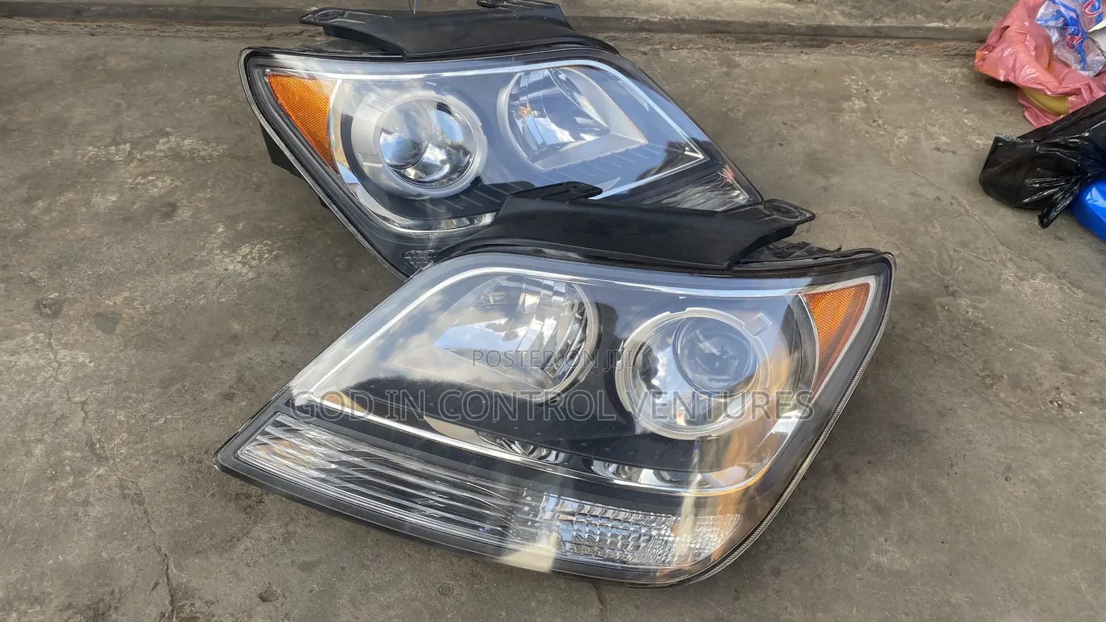 Kia Mohave Headlight Pair
