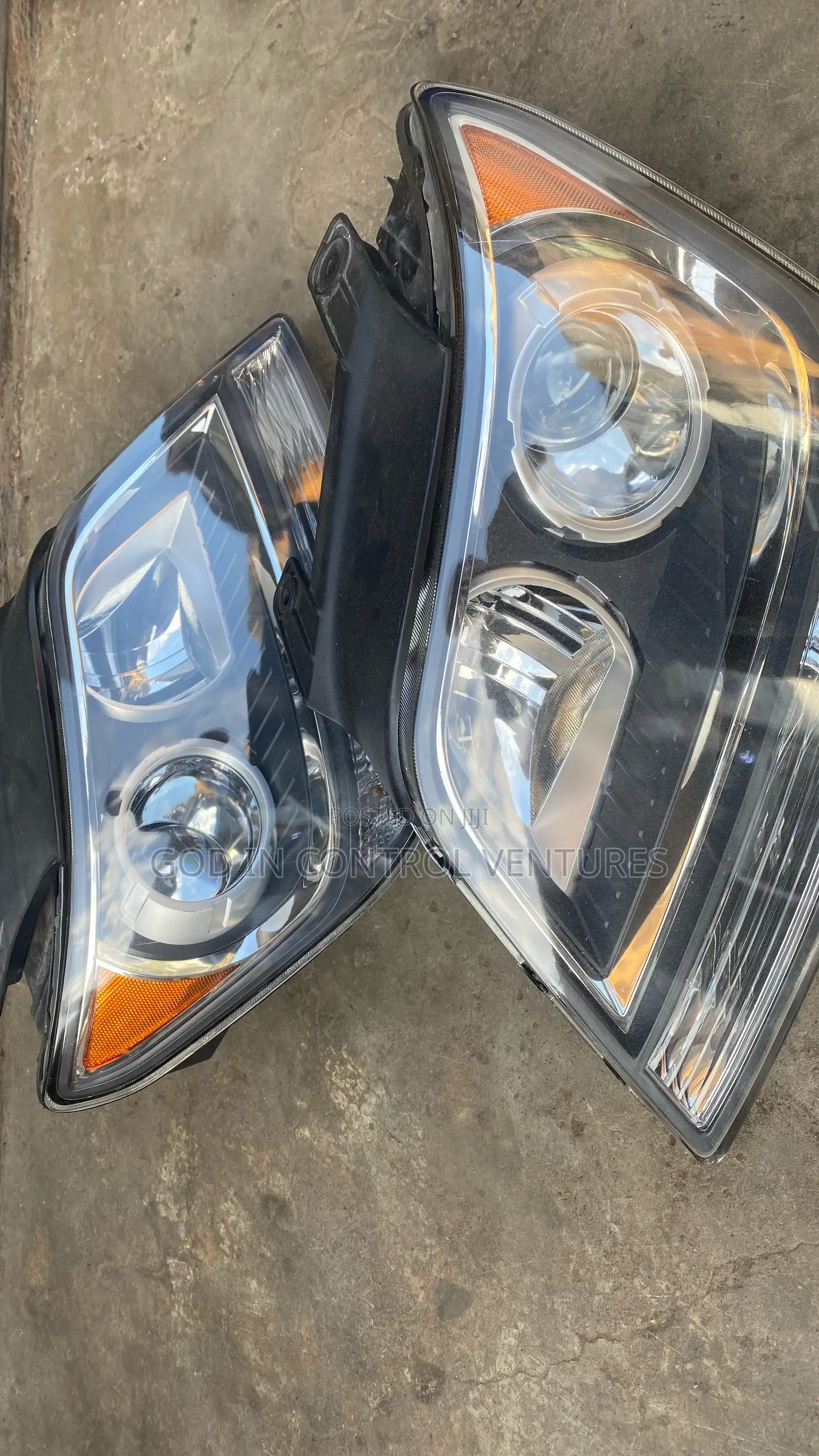Kia Mohave Headlight Pair