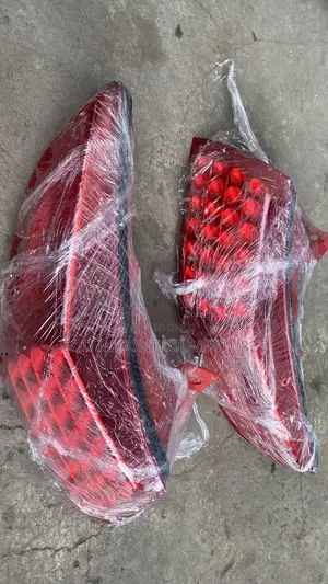 Hyundai FX35 Tail Light Pair