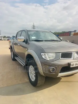 Mitsubishi L200 Double Cab 2.5 180hp 4WD 2012 Gray