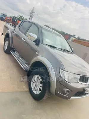 Mitsubishi L200 Double Cab 2.5 180hp 4WD 2012 Gray