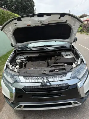 Mitsubishi Outlander SE FWD 2019 White