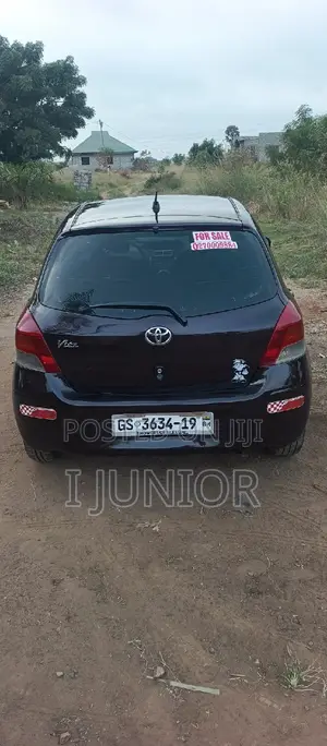 Toyota Vitz 1.0 FWD 5dr 2010 Brown