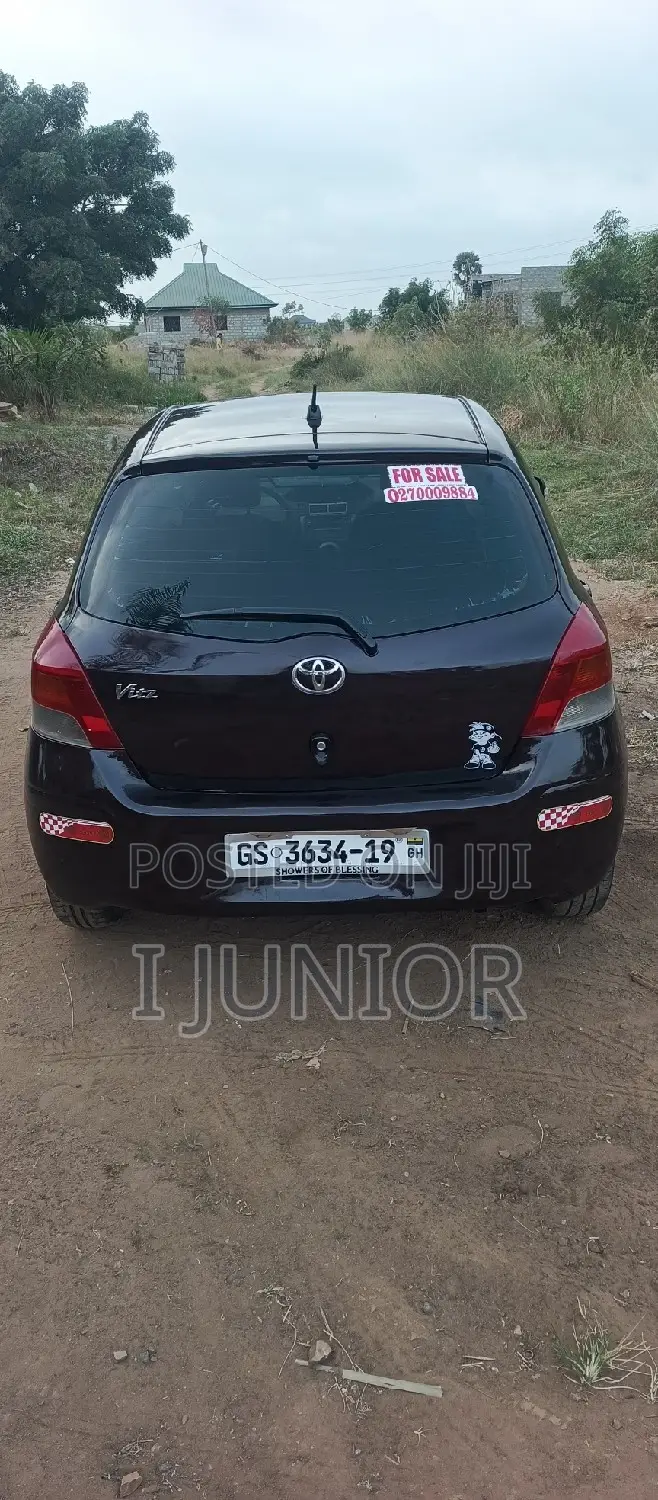 Toyota Vitz 1.0 FWD 5dr 2010 Brown