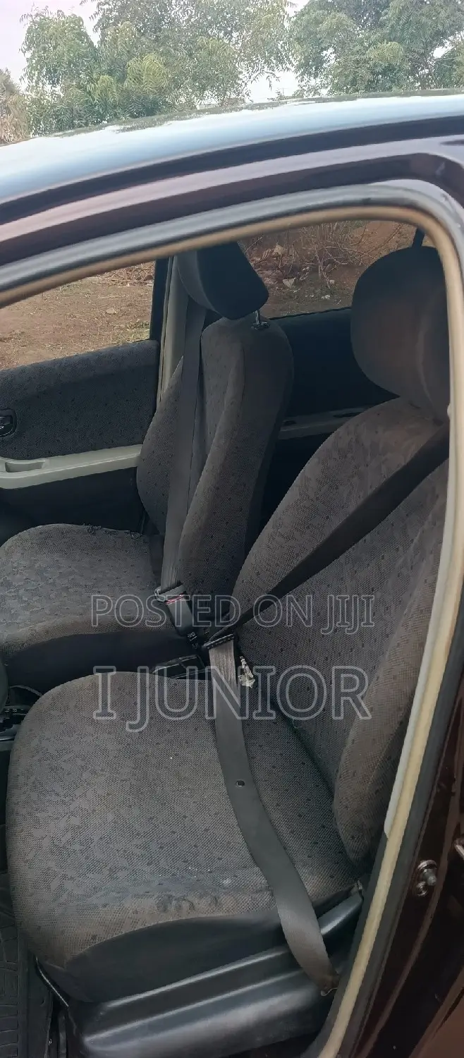 Toyota Vitz 1.0 FWD 5dr 2010 Brown