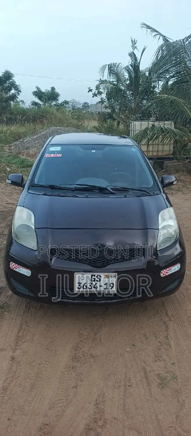 Toyota Vitz 1.0 FWD 5dr 2010 Brown