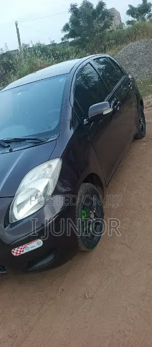 Toyota Vitz 1.0 FWD 5dr 2010 Brown