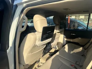 Toyota Land Cruiser 2022 White