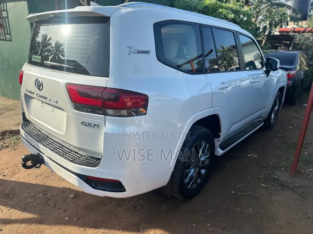 Toyota Land Cruiser 2022 White