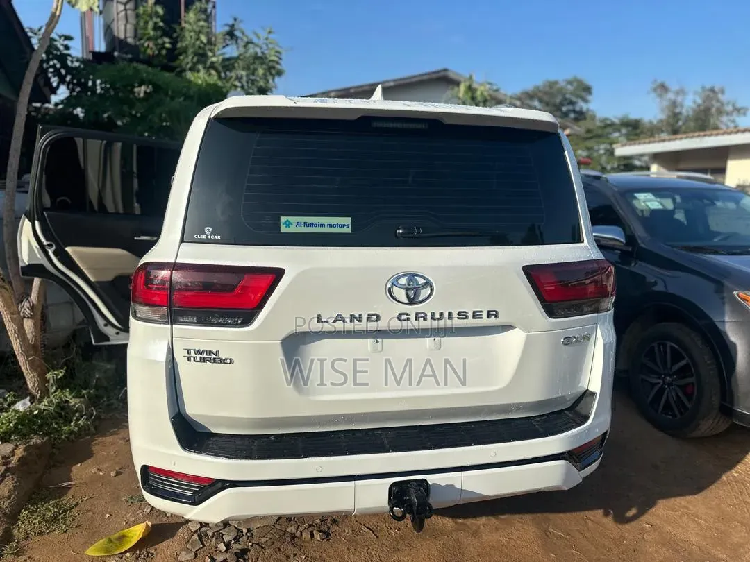 Toyota Land Cruiser 2022 White