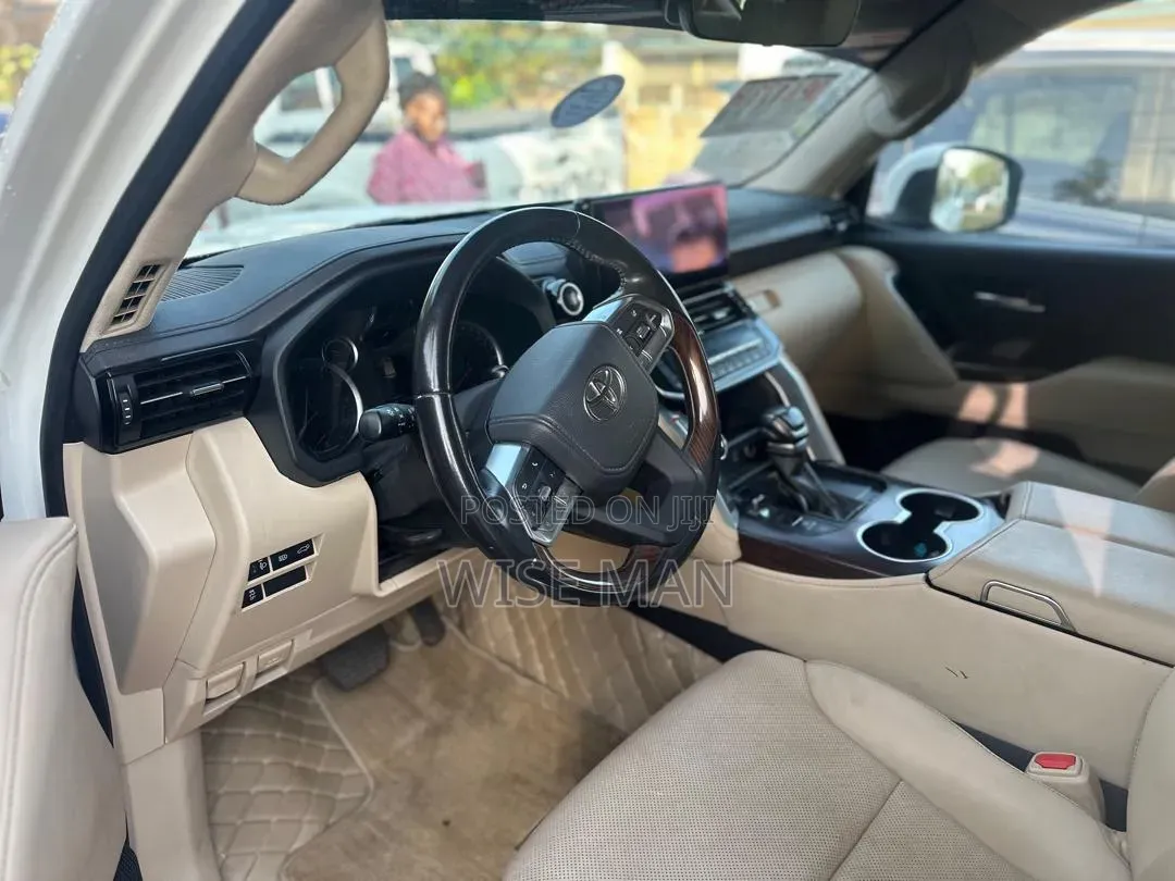 Toyota Land Cruiser 2022 White