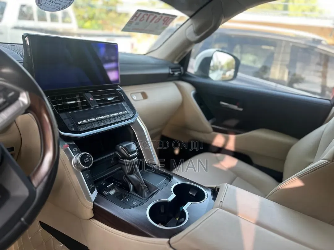 Toyota Land Cruiser 2022 White