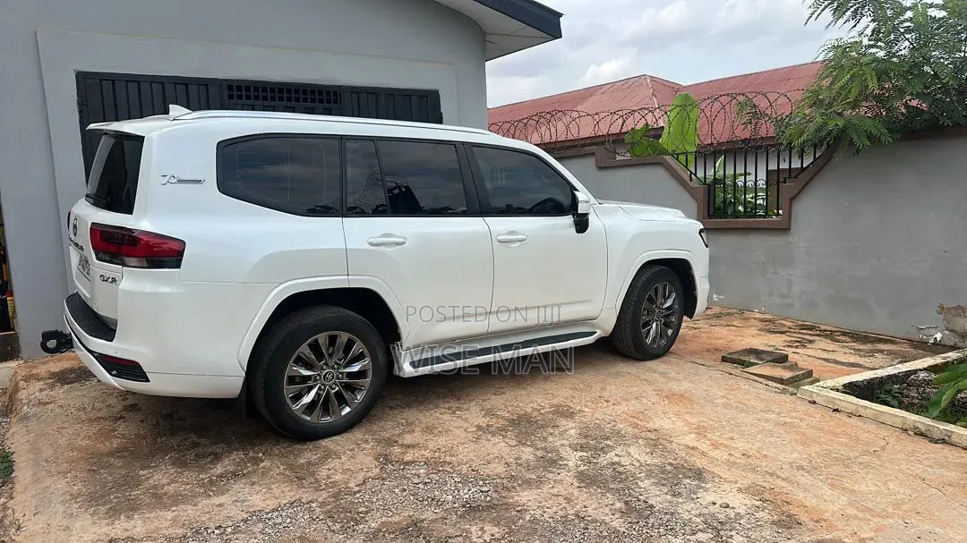 Toyota Land Cruiser 2022 White