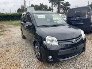 Toyota Sienta 2012 Pearl