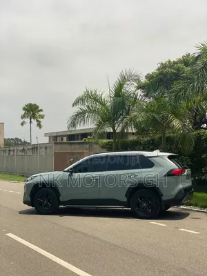 Toyota RAV4 2020 Green